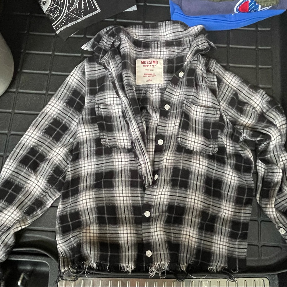 Cropped black+white flannel